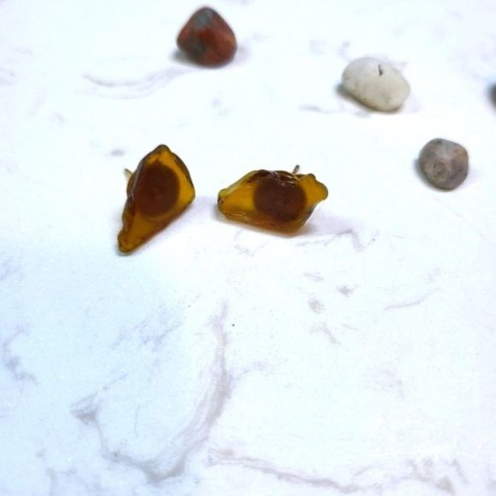 Sea glass?studs brown